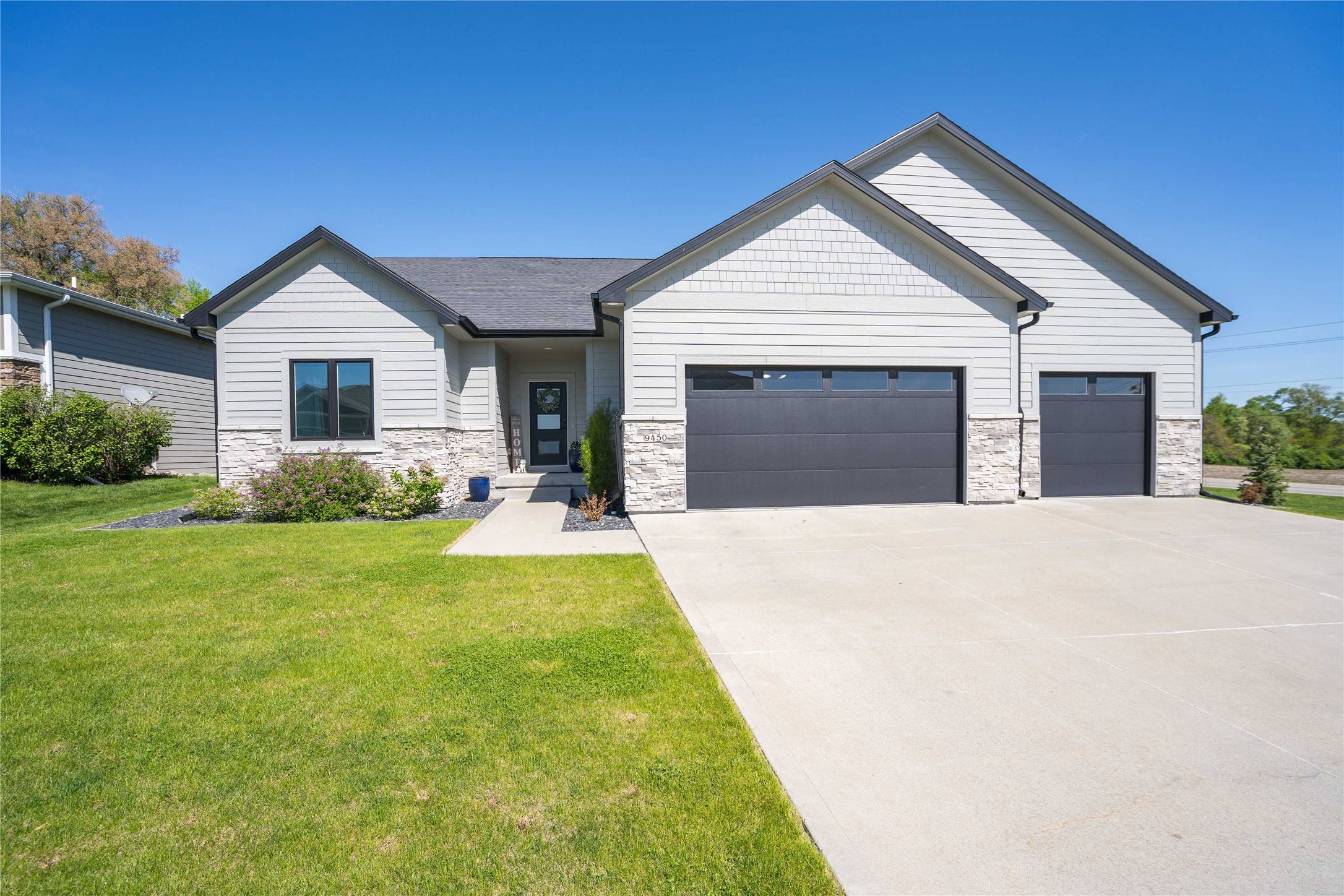 9450 Bottlebrush Road, Norwalk, IA 50211