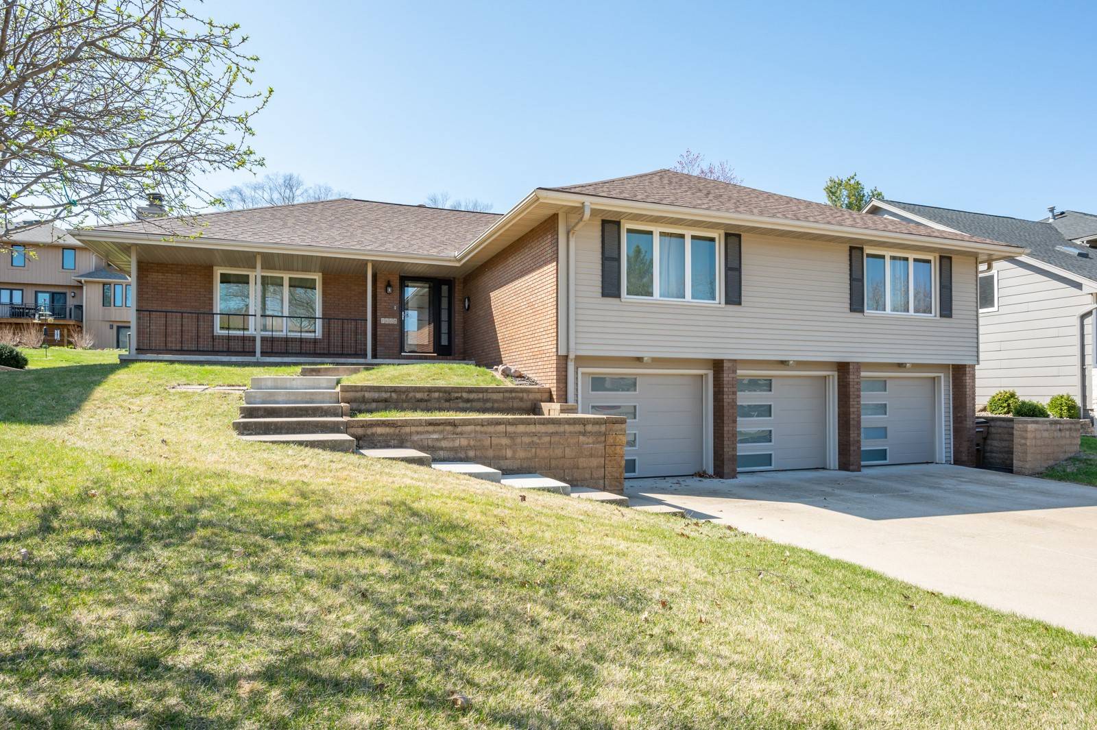 1668 NW 101st Street, Clive, IA 50325