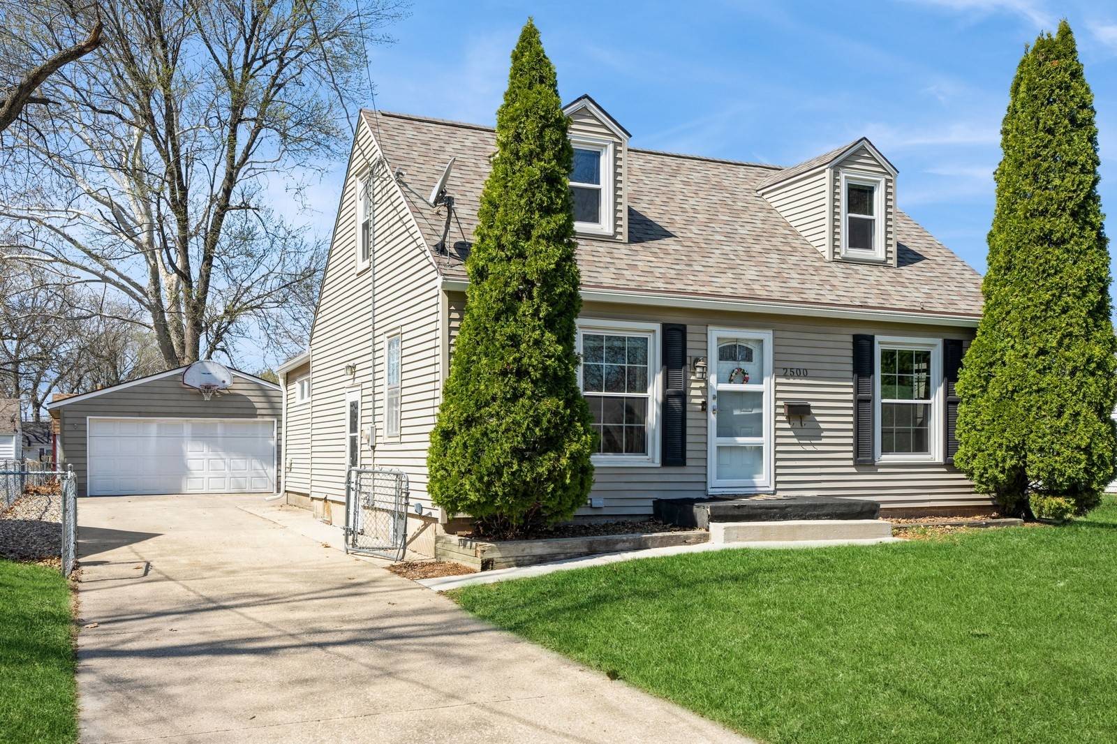 2500 49th Place, Des Moines, IA 50310