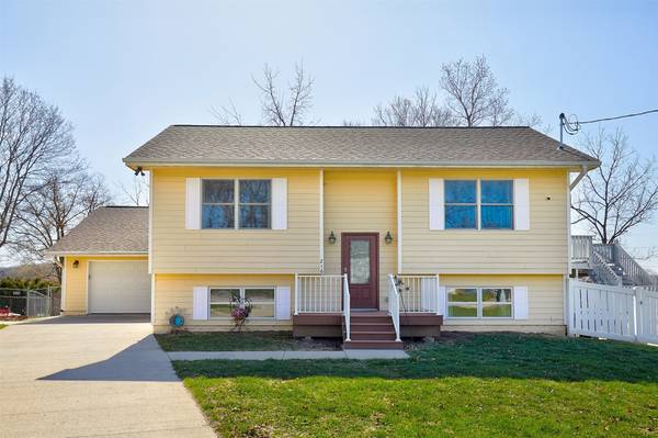 216 Walnut Drive, Martensdale, IA 50160