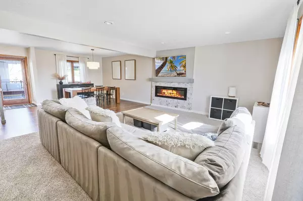 Pella, IA 50219,1323 E 7th Street