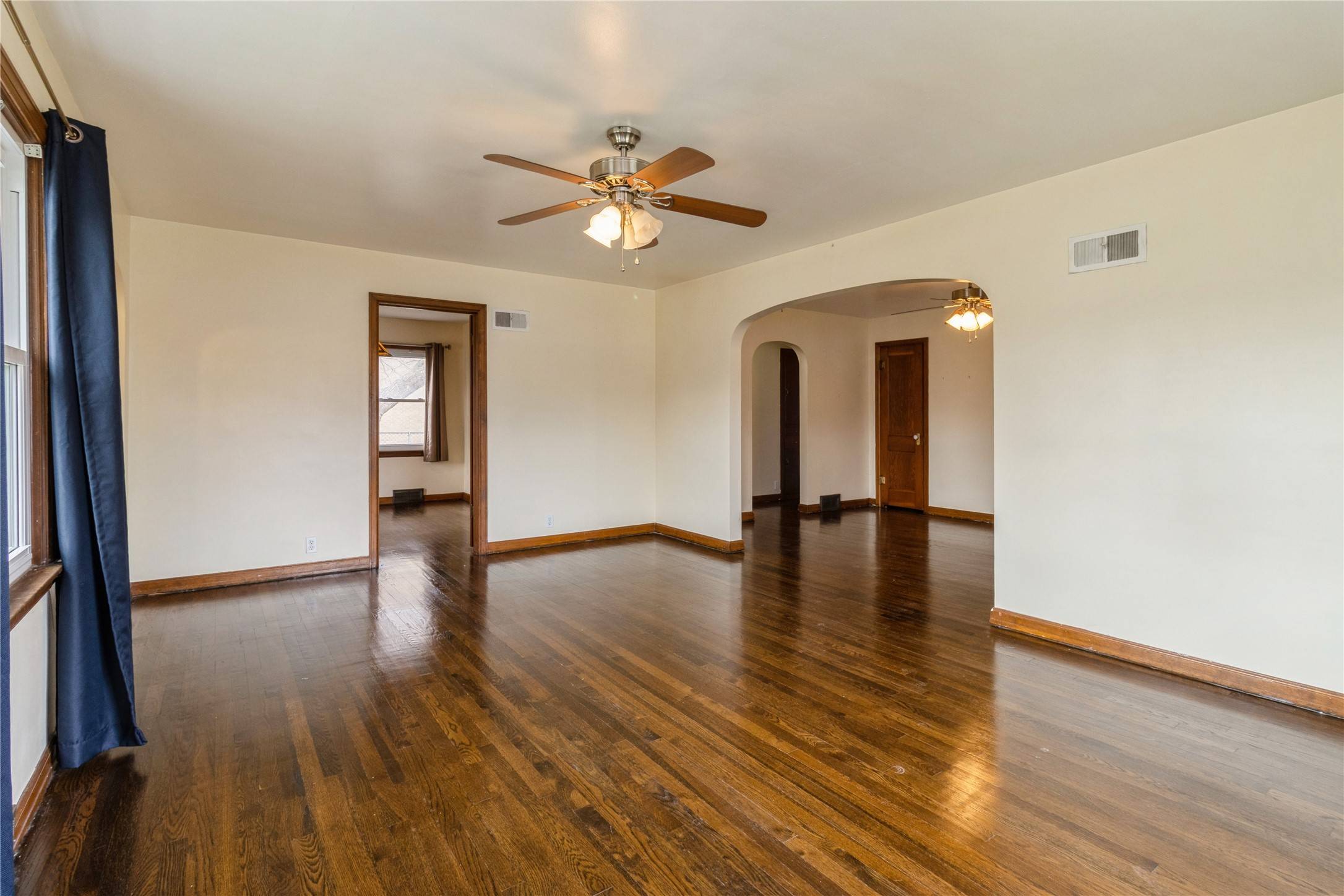 Winterset, IA 50273,323 Jefferson Street E