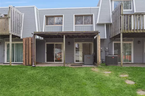 6750 School Street #1403, Windsor Heights, IA 50324