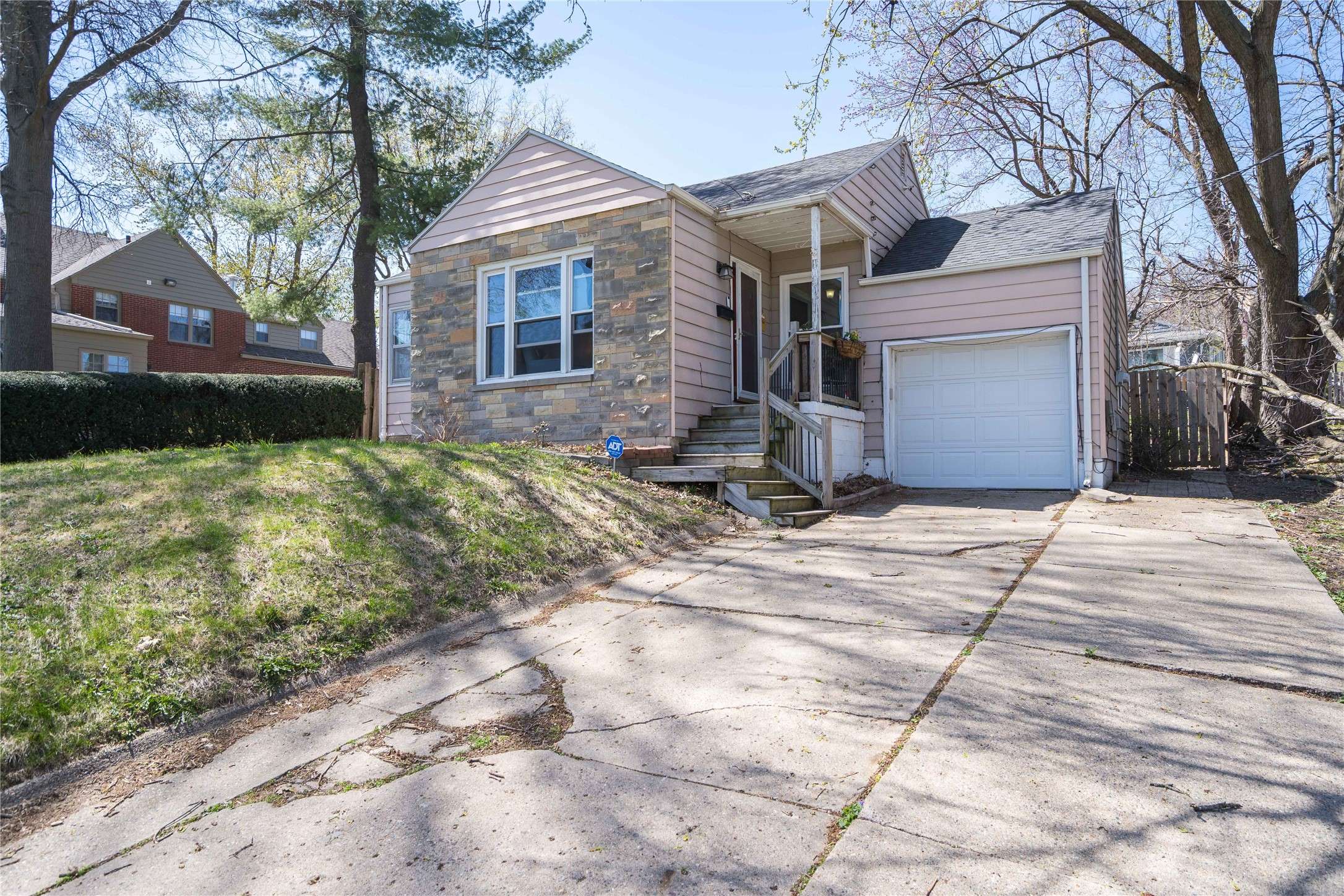 Des Moines, IA 50311,1040 56th Street