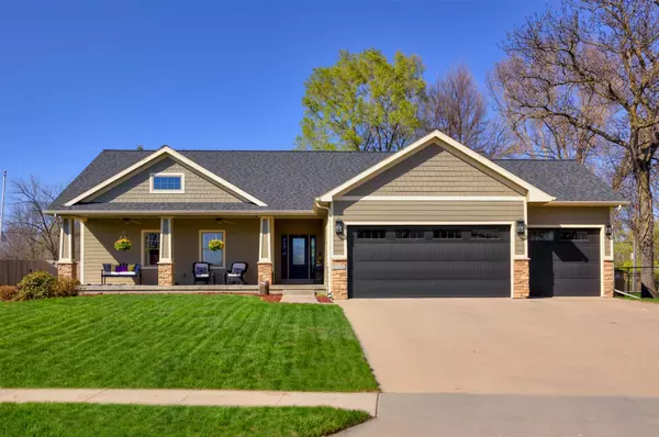5570 Sunburst Drive, Pleasant Hill, IA 50327