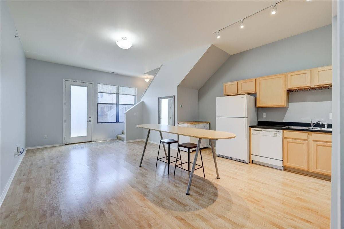 400 E Locust Street #211, Des Moines, IA 50309