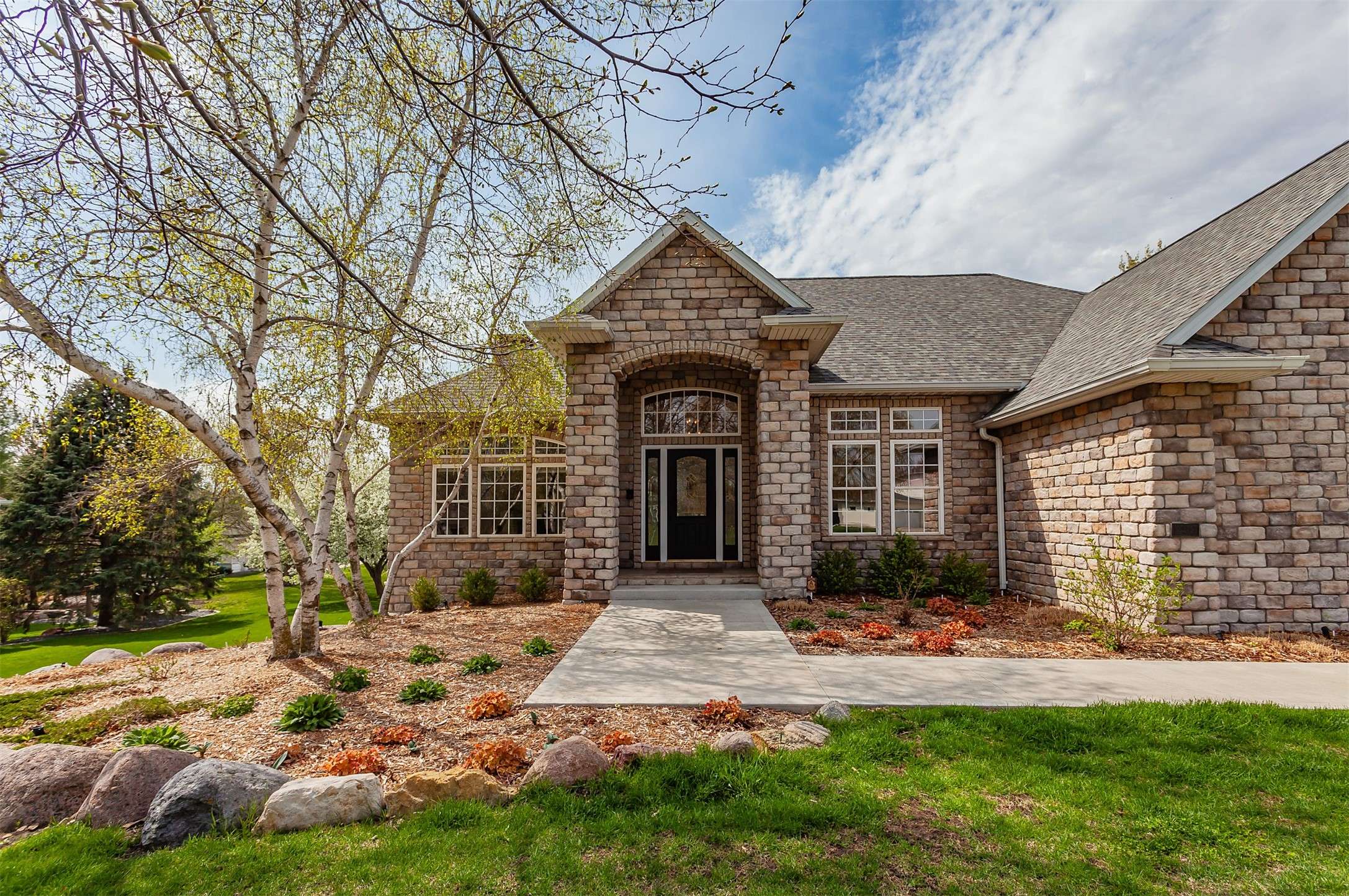 12917 Timberline Drive, Urbandale, IA 50323