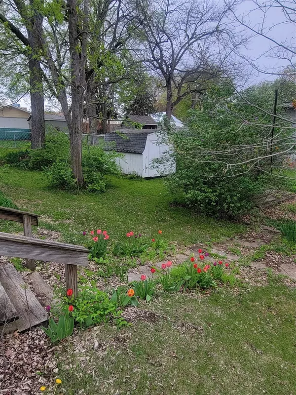 Oskaloosa, IA 52577,511 C Avenue E