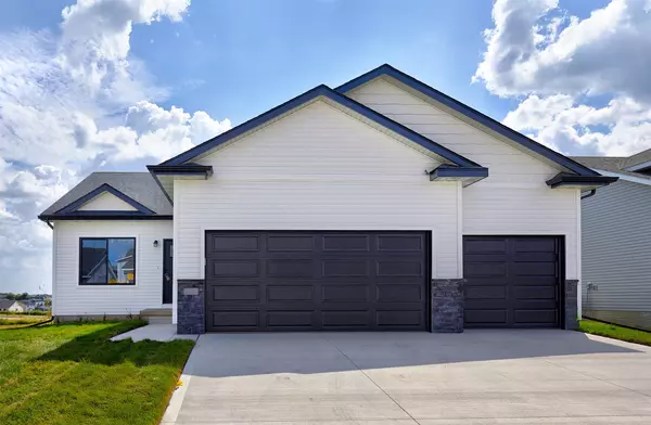 9394 Modena Lane, West Des Moines, IA 50266