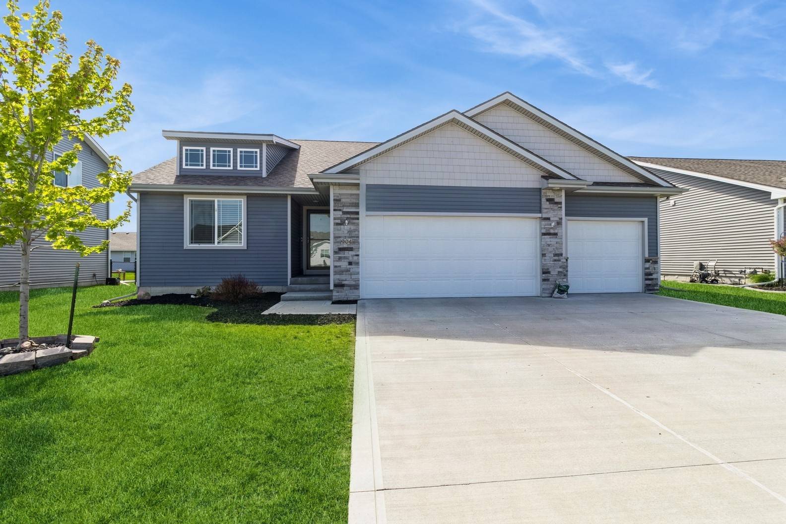 904 NE Meadow Landing Drive, Ankeny, IA 50021