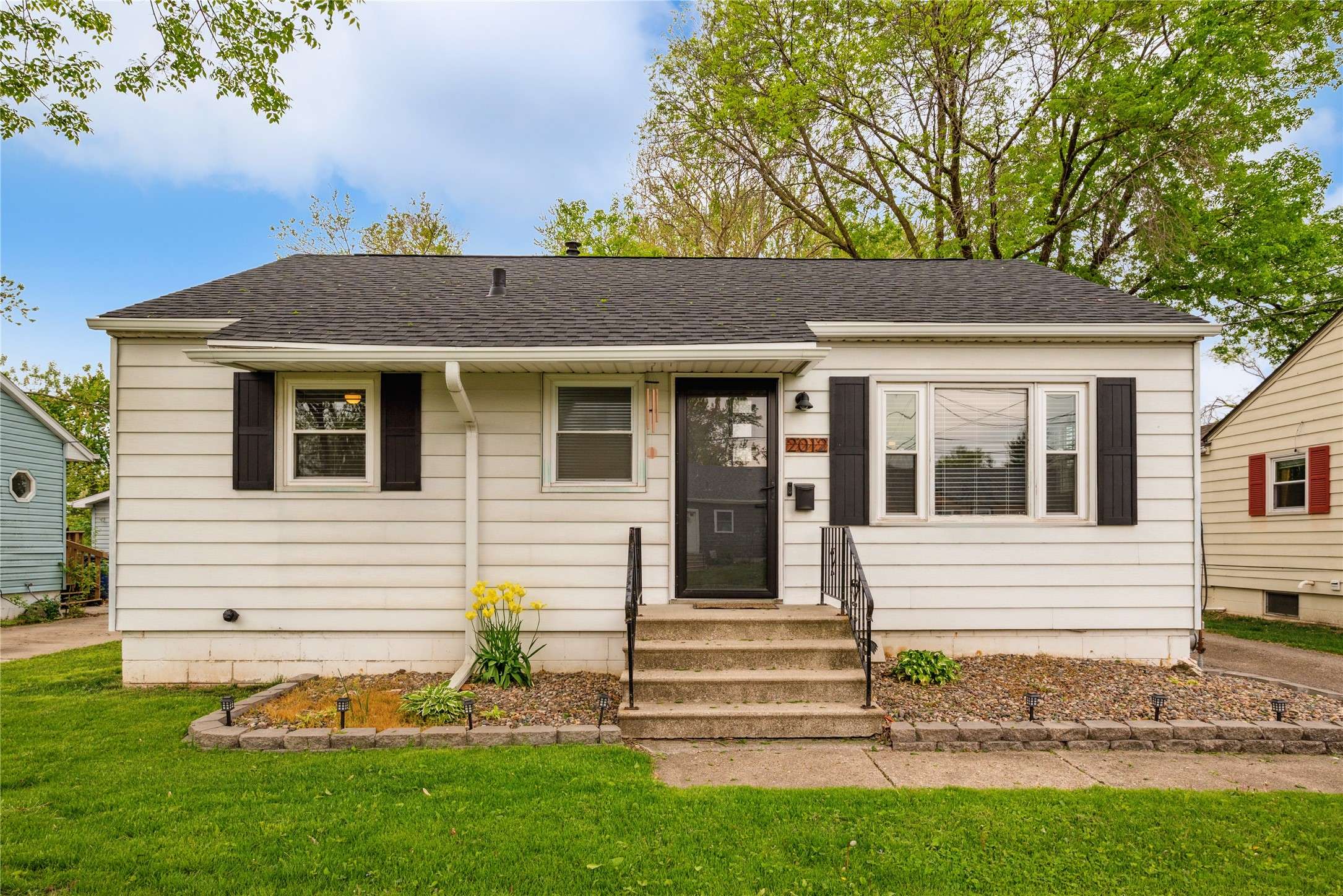 2012 61st Street, Des Moines, IA 50322
