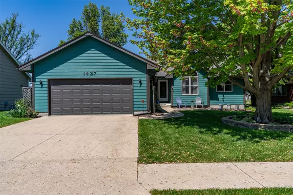 1427 W Washington Street, Winterset, IA 50273