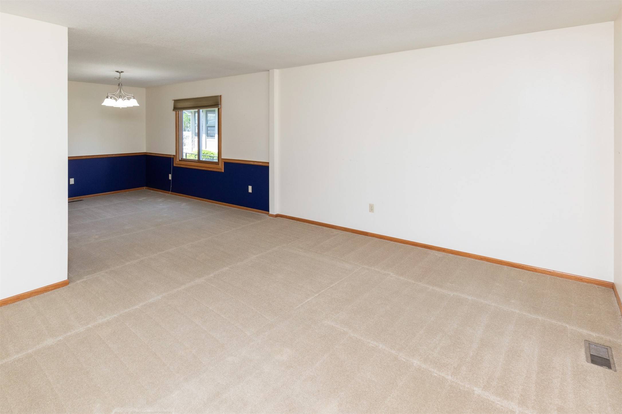 Urbandale, IA 50322,8210 Plum Drive