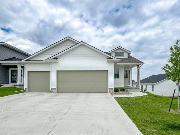 2904 Bluebell Lane, Pella, IA 50219