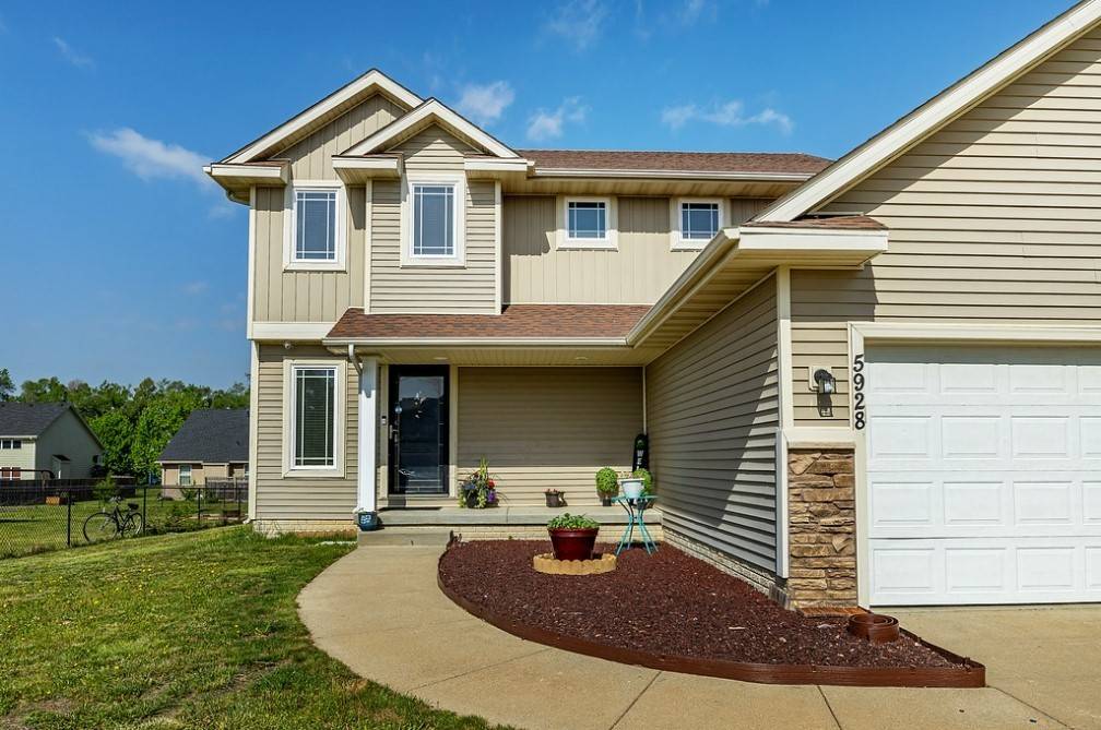 5928 NW 50th Street, Johnston, IA 50131