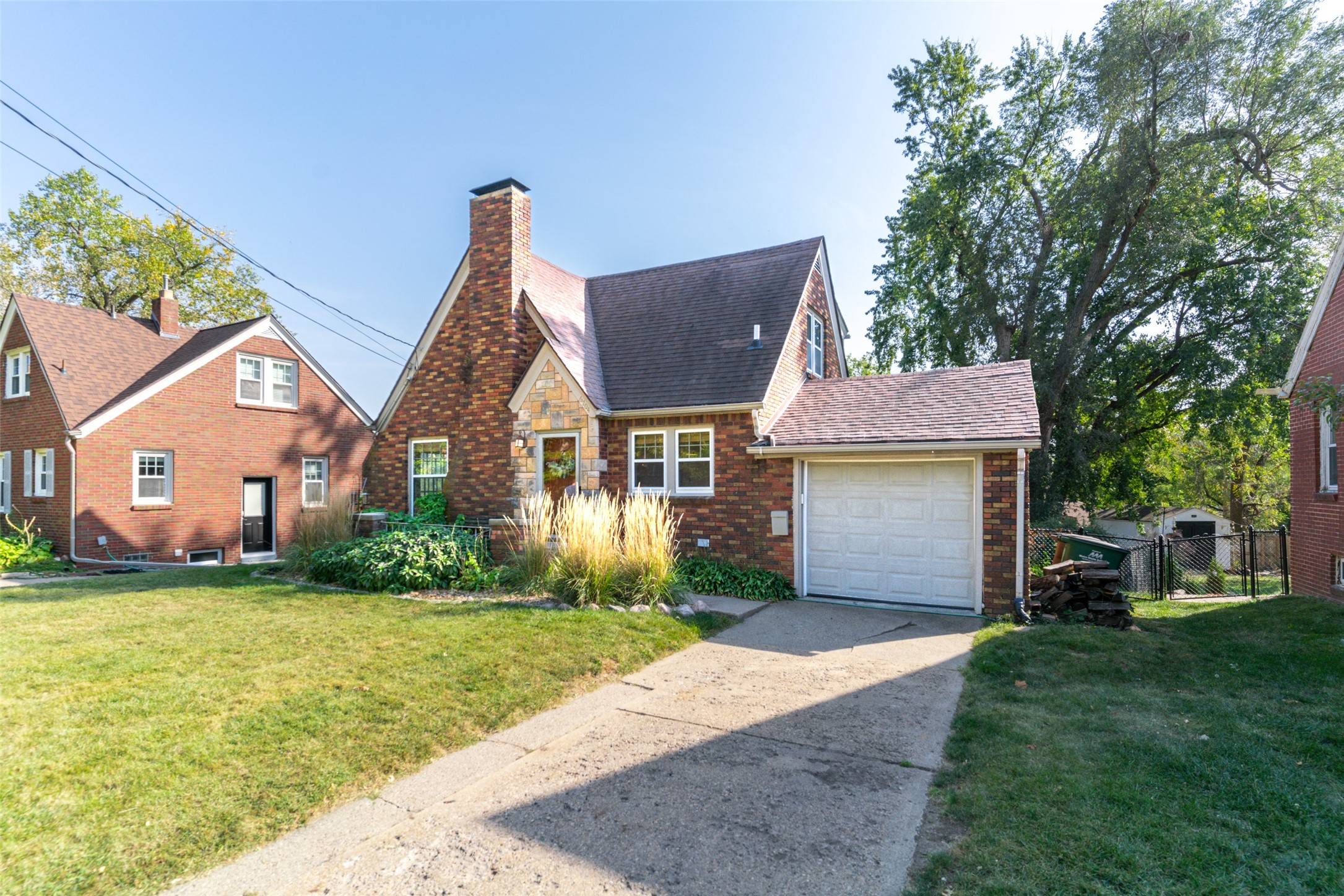 6704 Elmcrest Drive, Windsor Heights, IA 50324