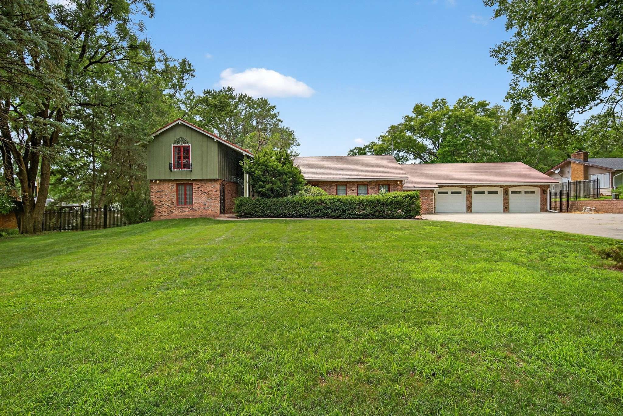 1010 32nd Street, West Des Moines, IA 50266