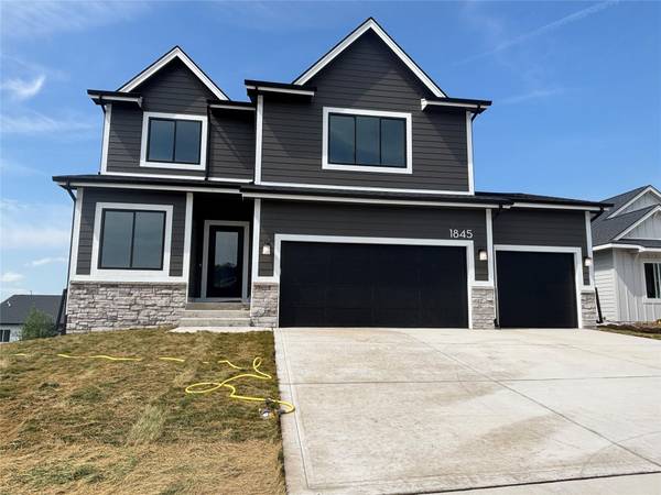 1845 Silver Maple Drive, Norwalk, IA 50211