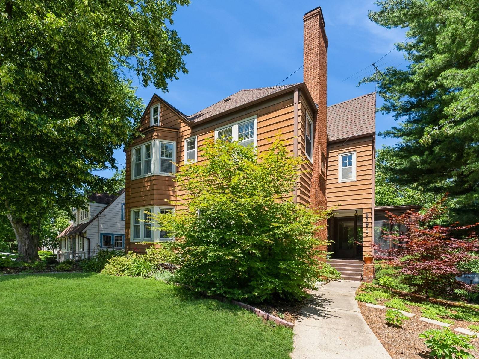 Des Moines, IA 50312,5701 Waterbury Circle