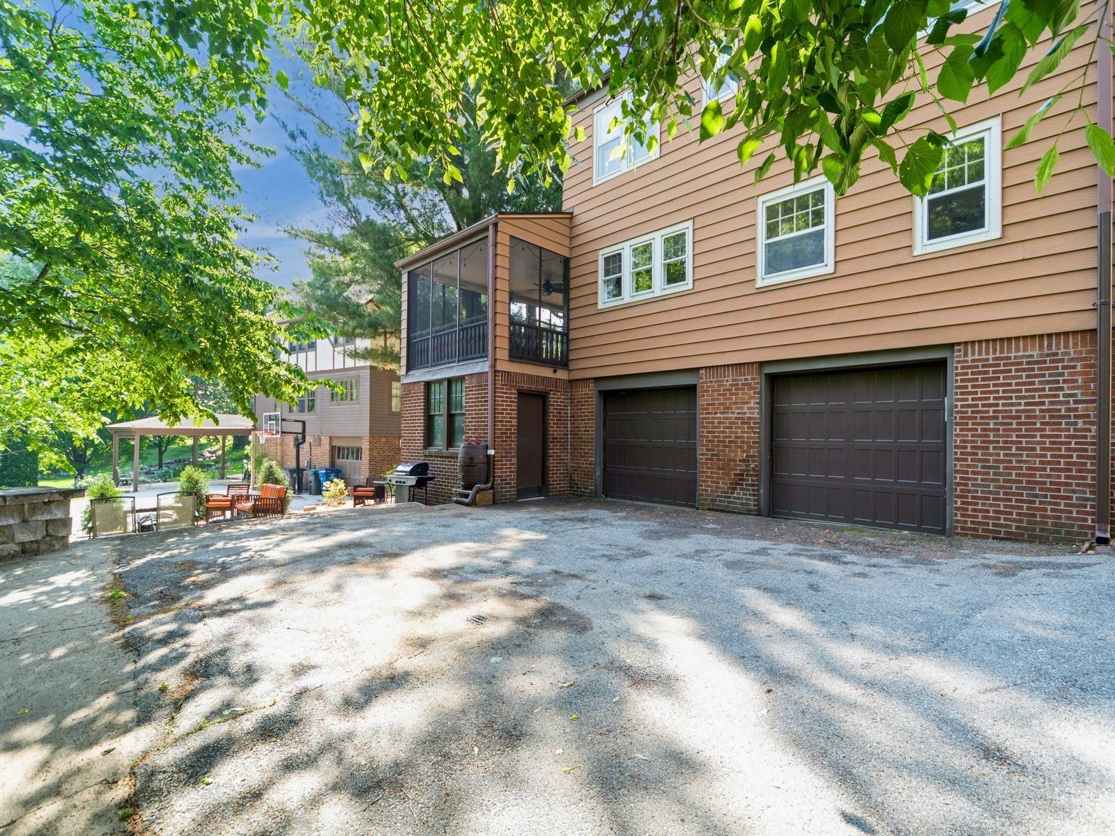 Des Moines, IA 50312,5701 Waterbury Circle