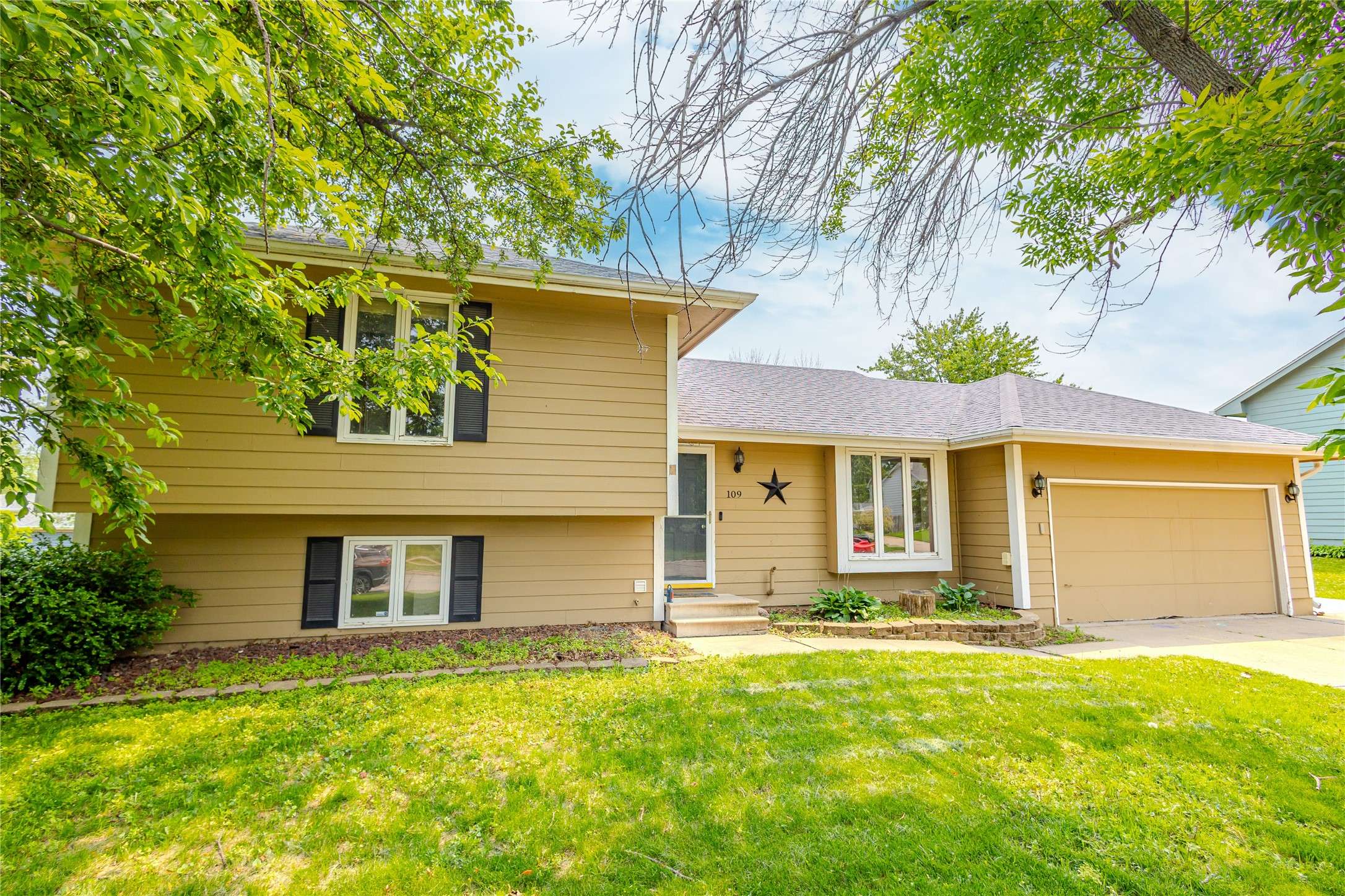 109 NW Maplewood Drive, Grimes, IA 50111
