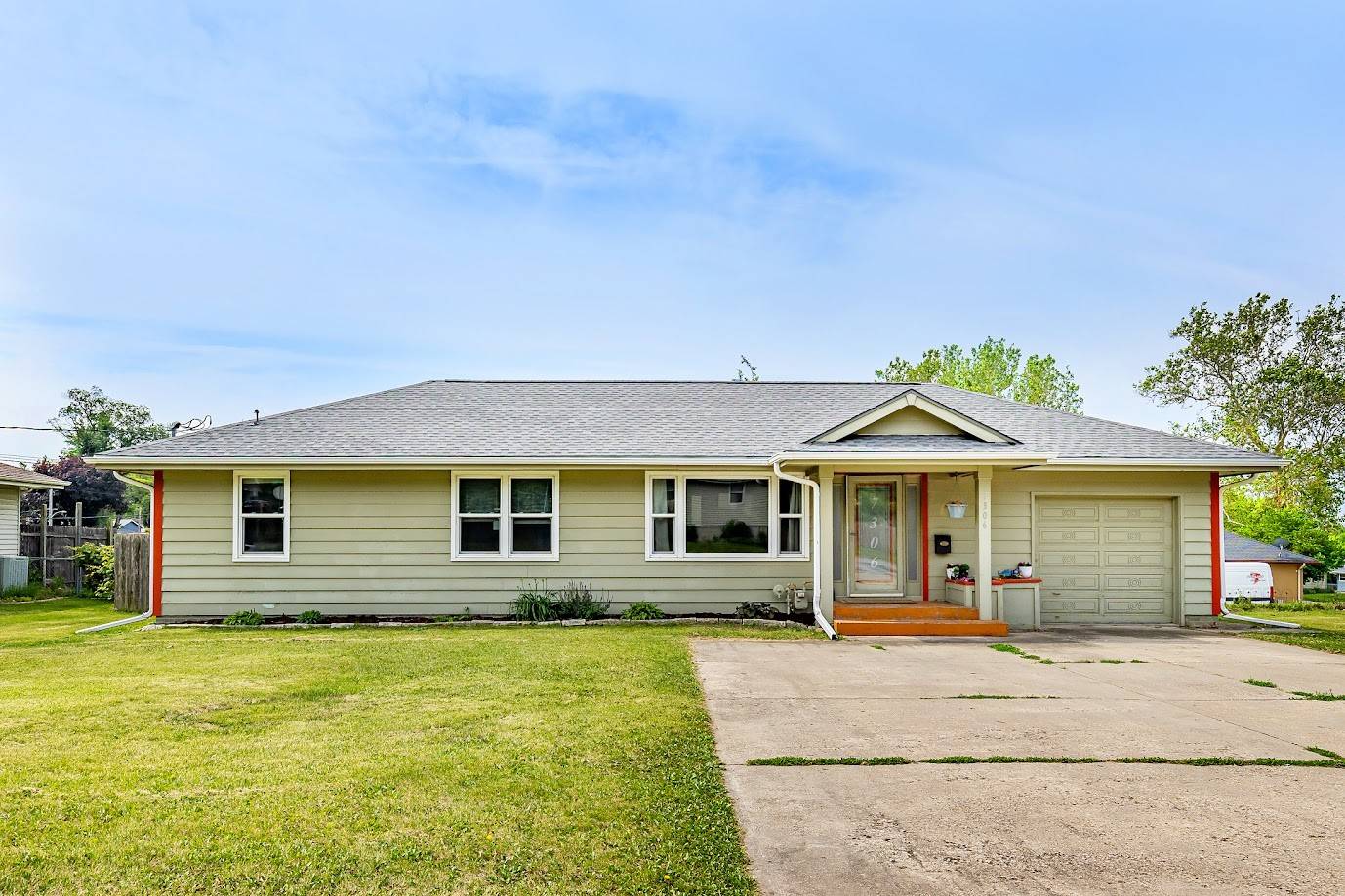 7306 Douglas Avenue, Urbandale, IA 50322