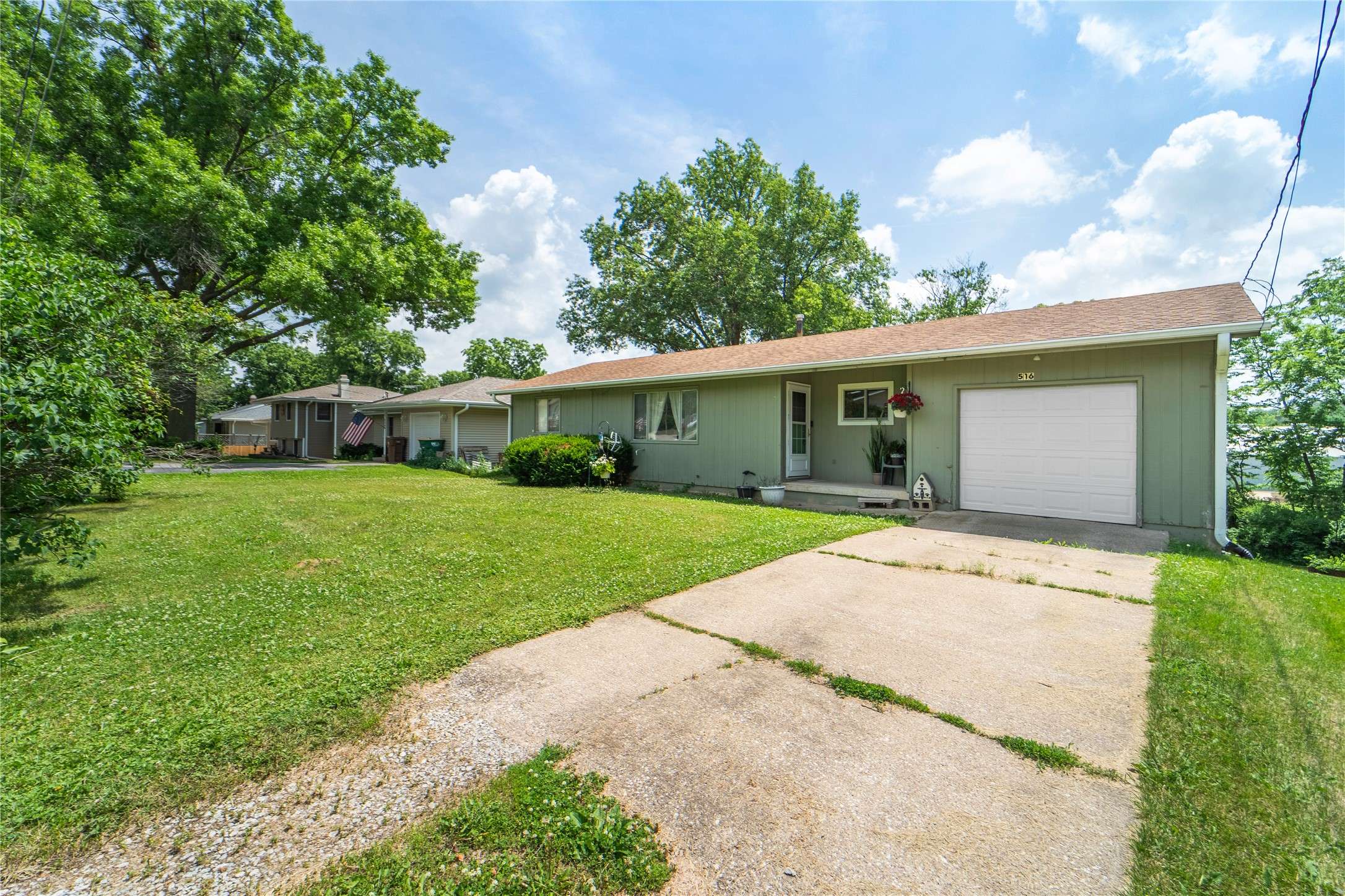 De Soto, IA 50069,516 Walnut Street