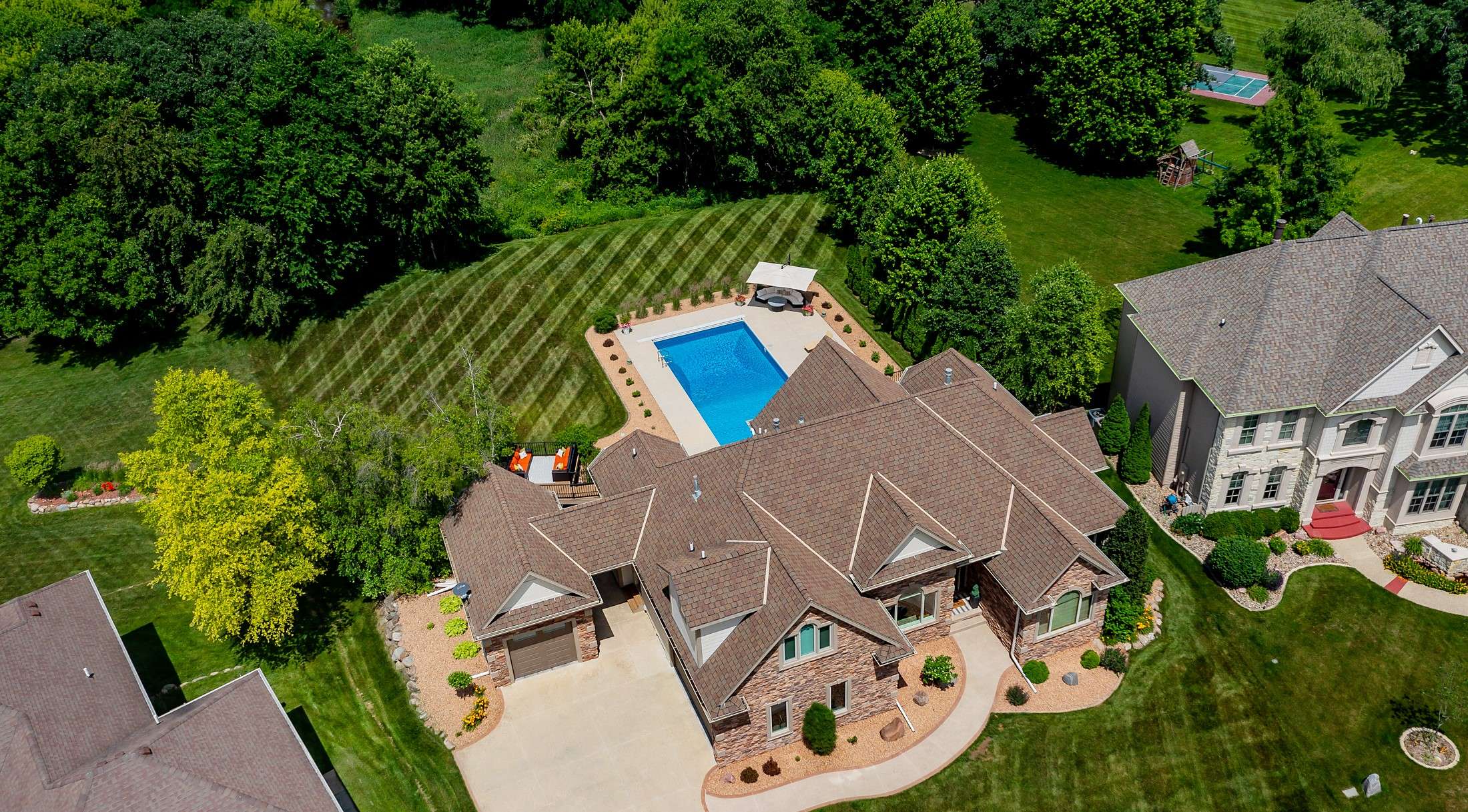 15217 Oakwood Drive, Urbandale, IA 50323