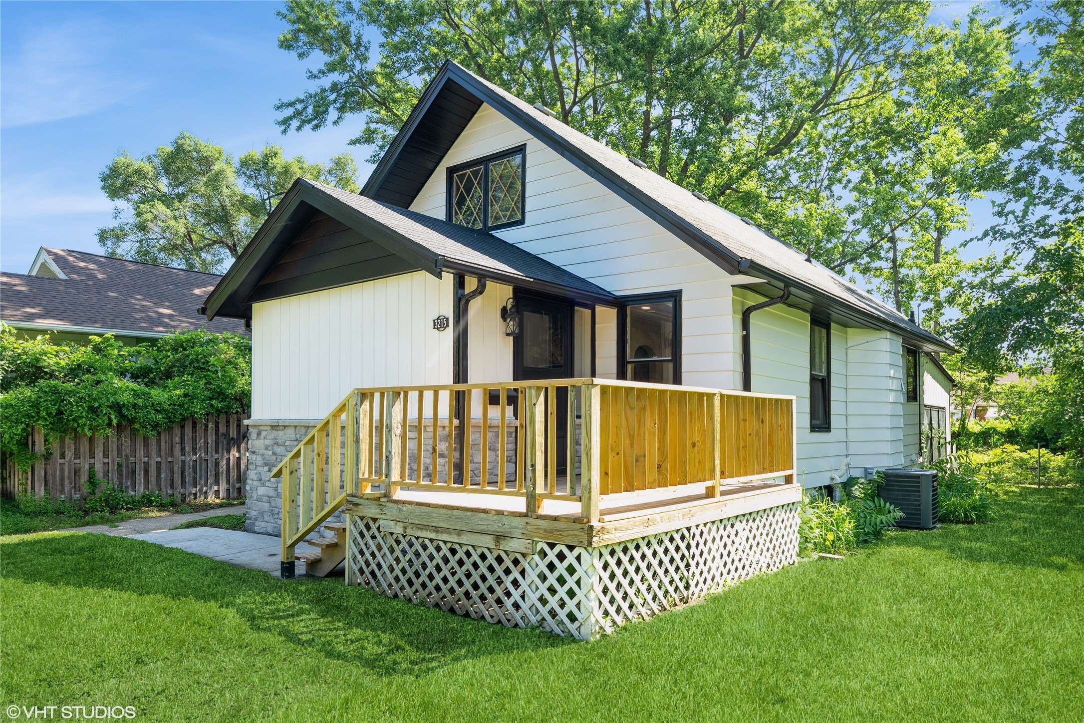 Des Moines, IA 50316,3215 E 8th Street
