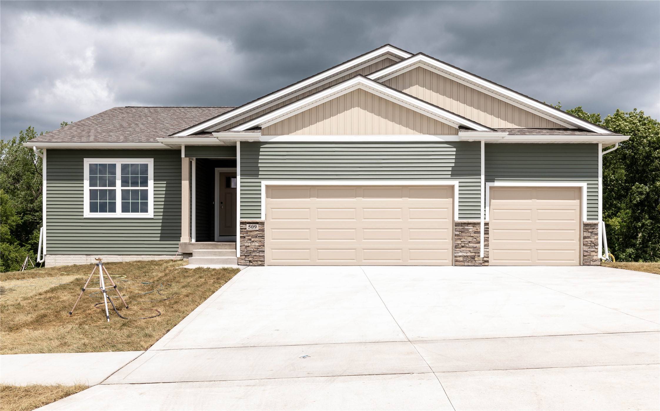 509 NE Madison Avenue, Elkhart, IA 50073