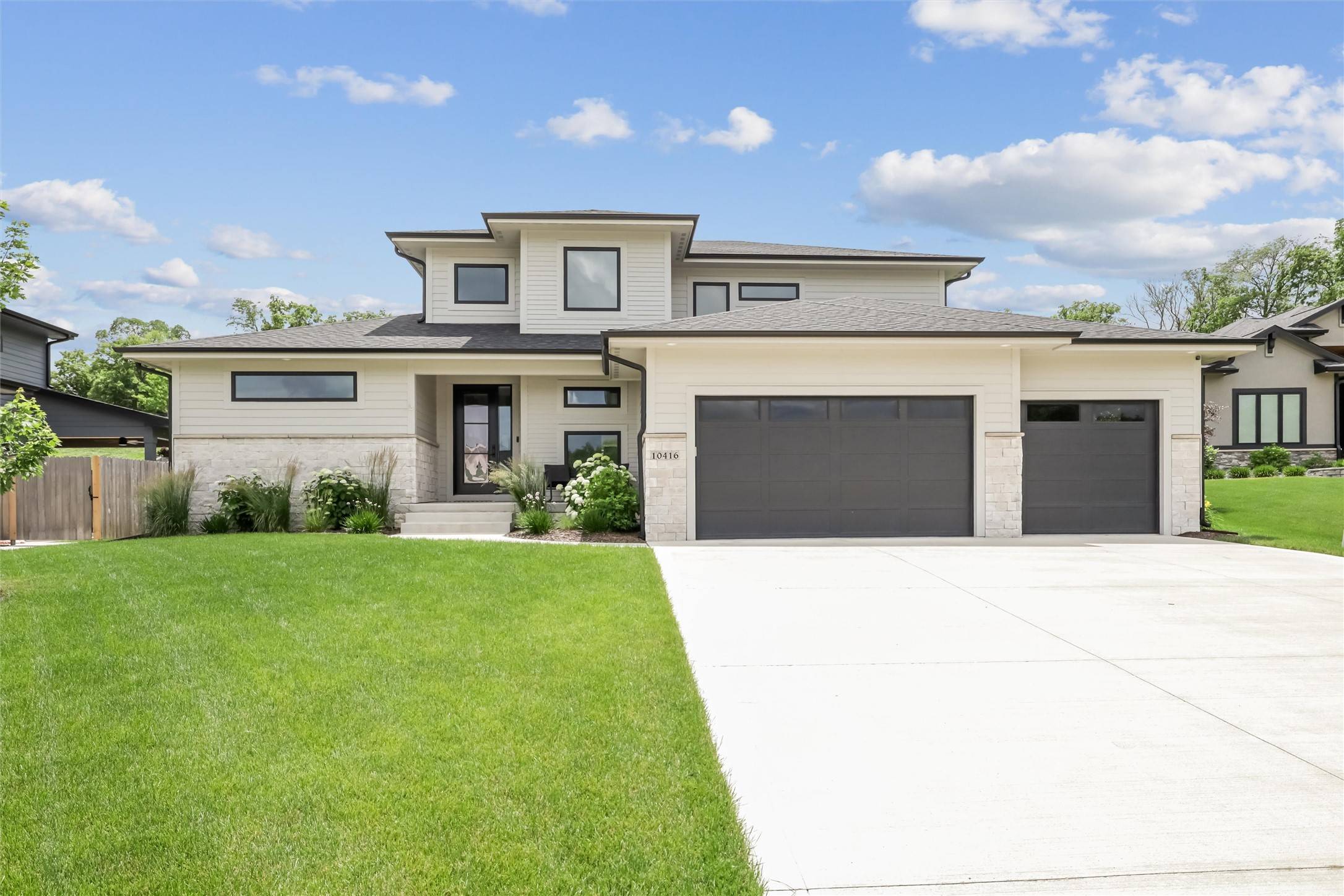 10416 Hidden Valley Drive, Johnston, IA 50131