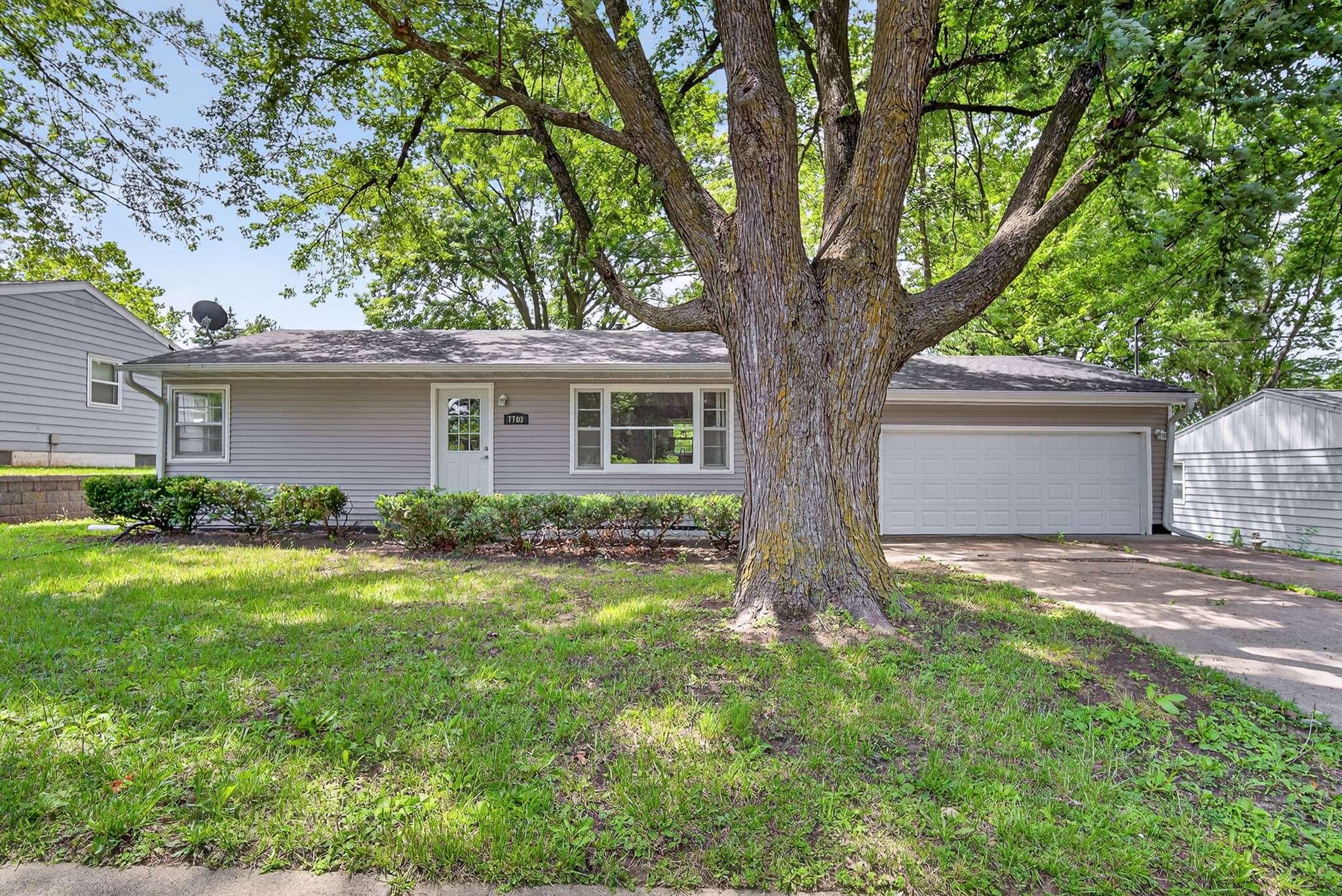 7702 SW 9th Street, Des Moines, IA 50315