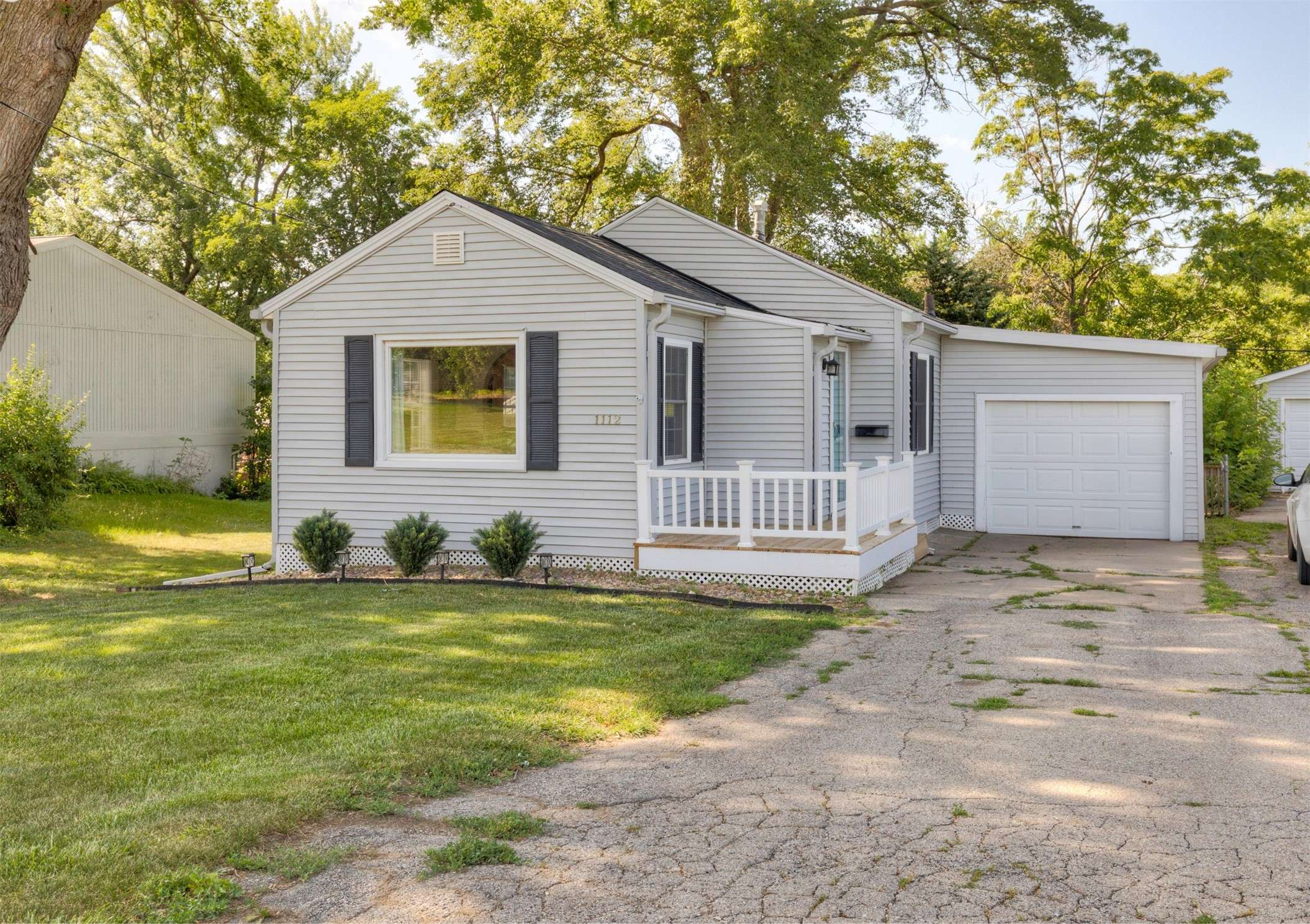1112 West Street, Des Moines, IA 50315