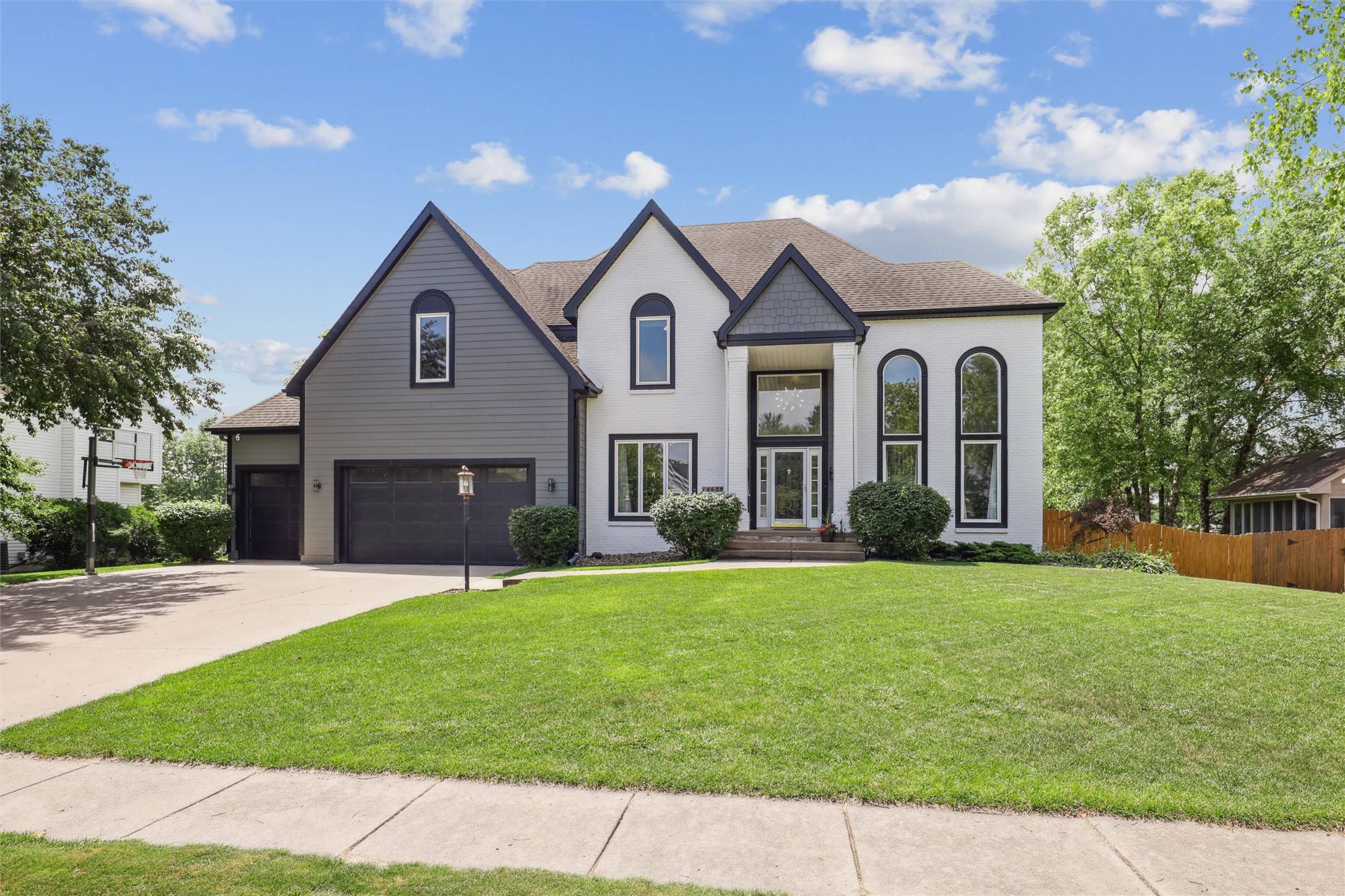 14638 Woodcrest Drive, Clive, IA 50325