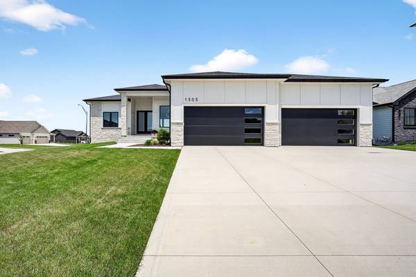 1305 NW 28th Street, Grimes, IA 50111