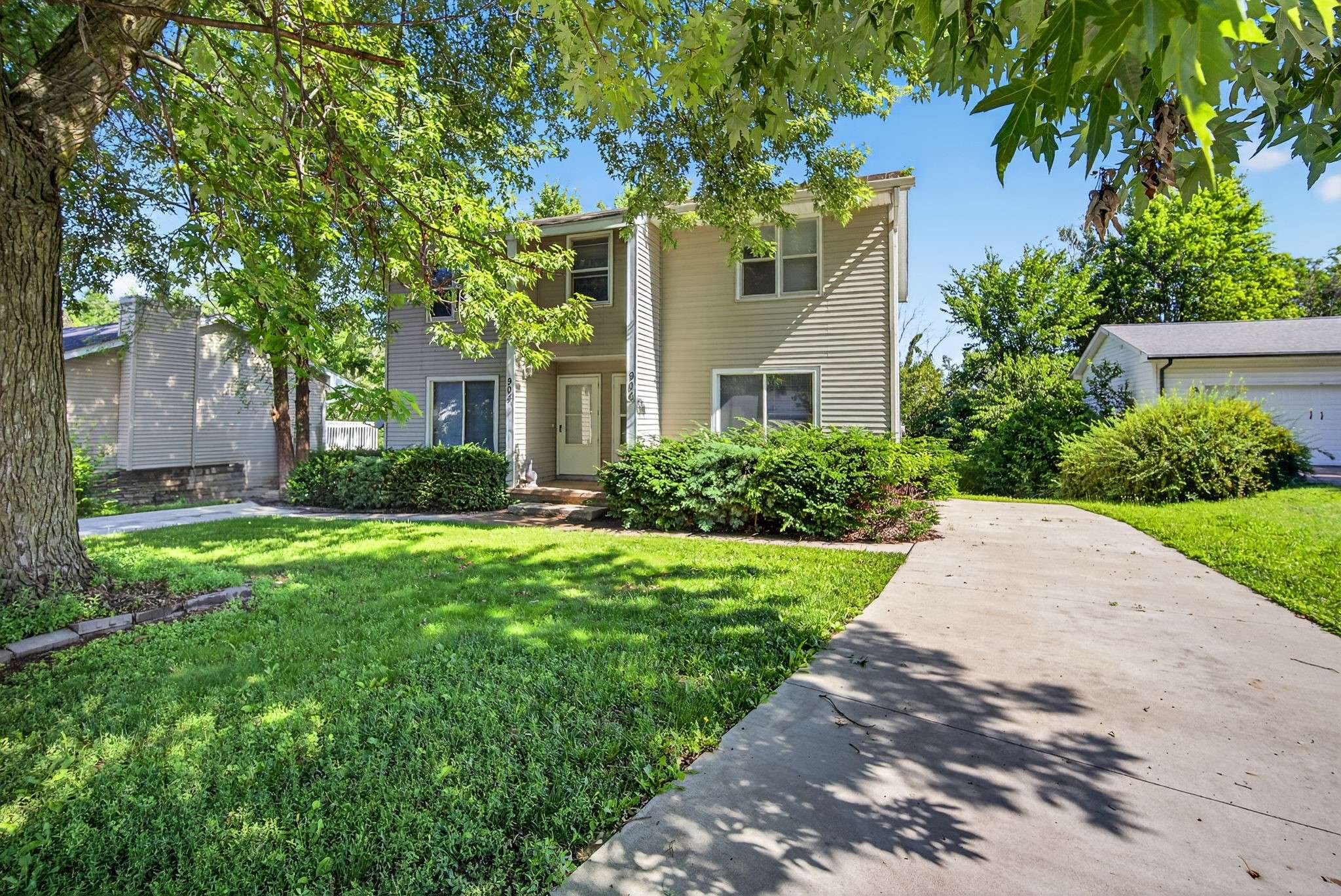 904 E Hackley Avenue, Des Moines, IA 50315