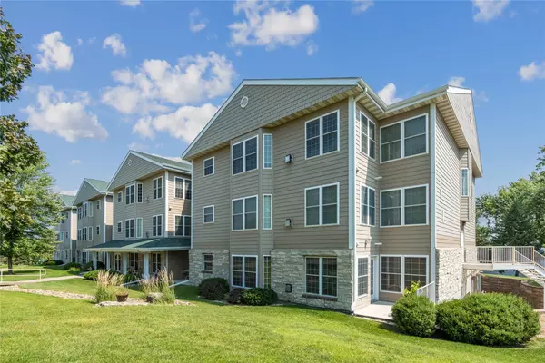 Grinnell, IA 50112,711 16th Avenue #U203