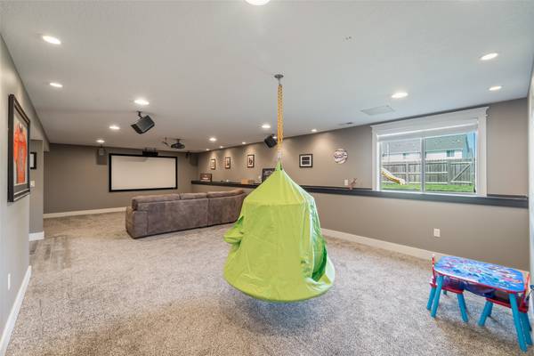 716 James Street NE, Bondurant, IA 50035