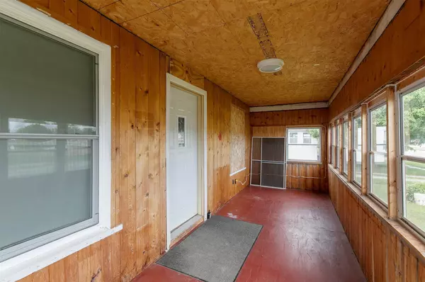 Chariton, IA 50049,1442 Lucas Avenue