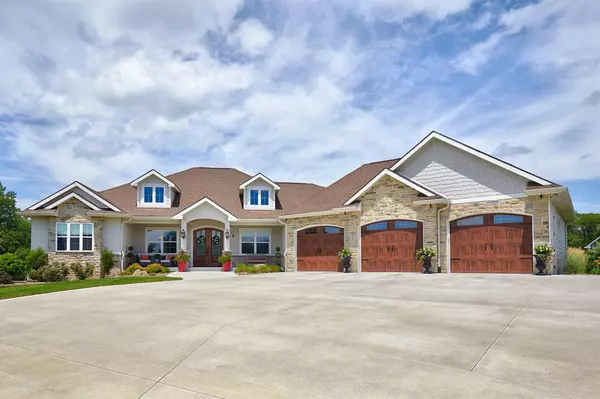 11174 NW 108th Court, Granger, IA 50109