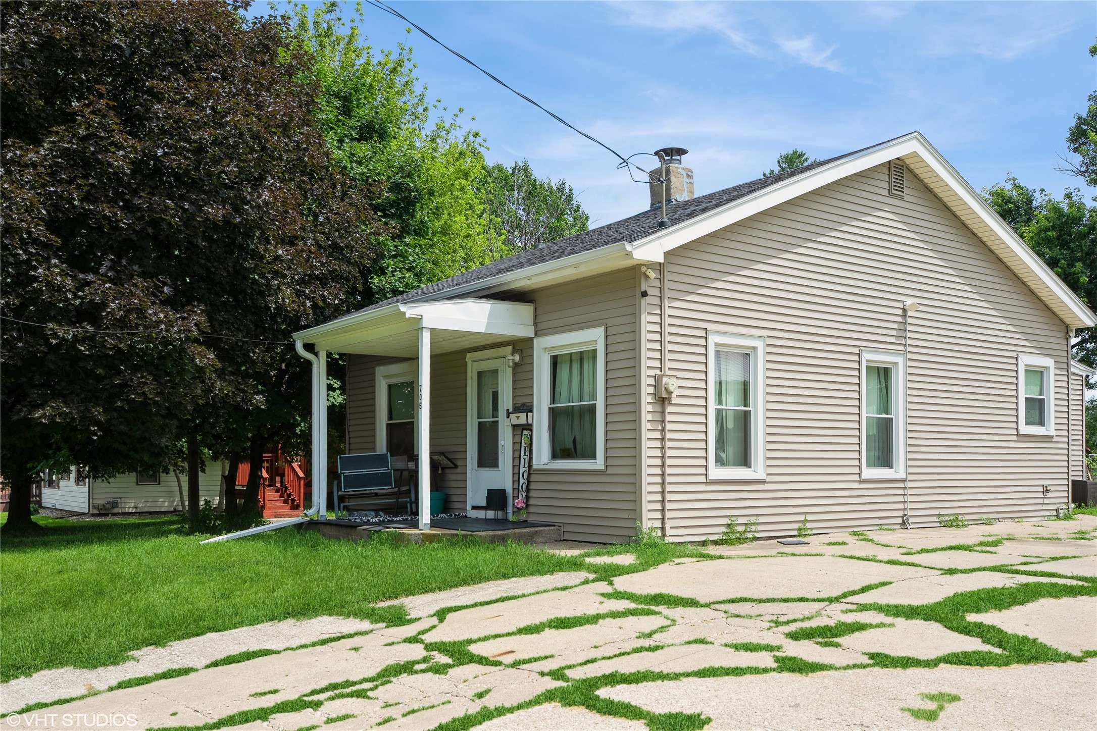 705 E Miller Avenue, Des Moines, IA 50315