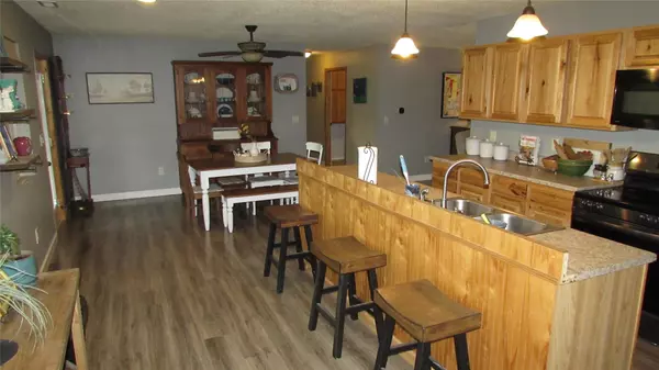 Knoxville, IA 50138,915 Highway 14 Highway