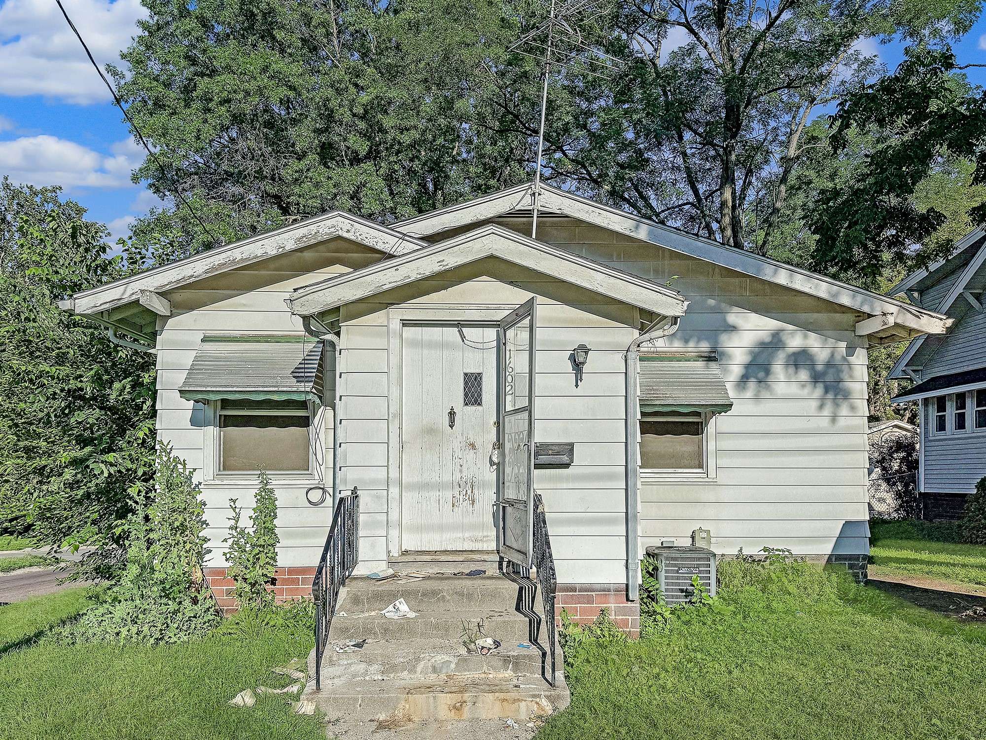 1602 E 32nd Street, Des Moines, IA 50317