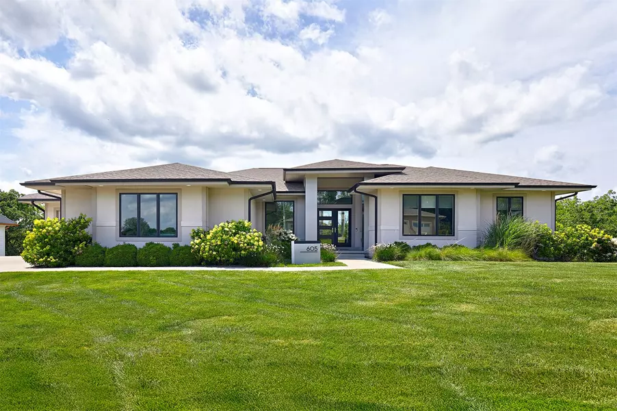 605 S Tiburon Cove, West Des Moines, IA 50266
