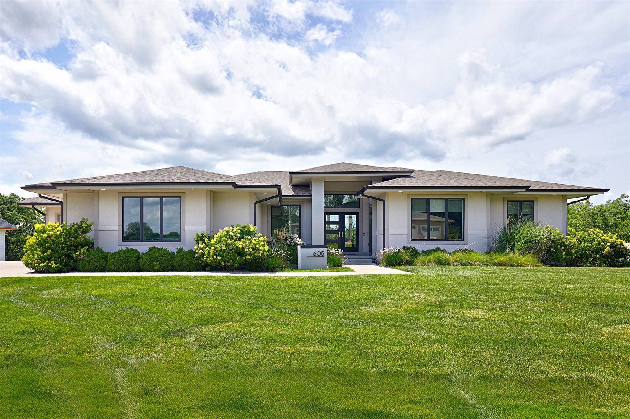 605 S Tiburon Cove, West Des Moines, IA 50266