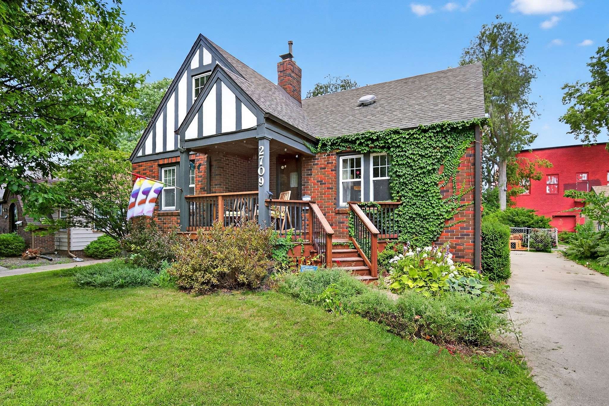 2709 41st Place, Des Moines, IA 50310