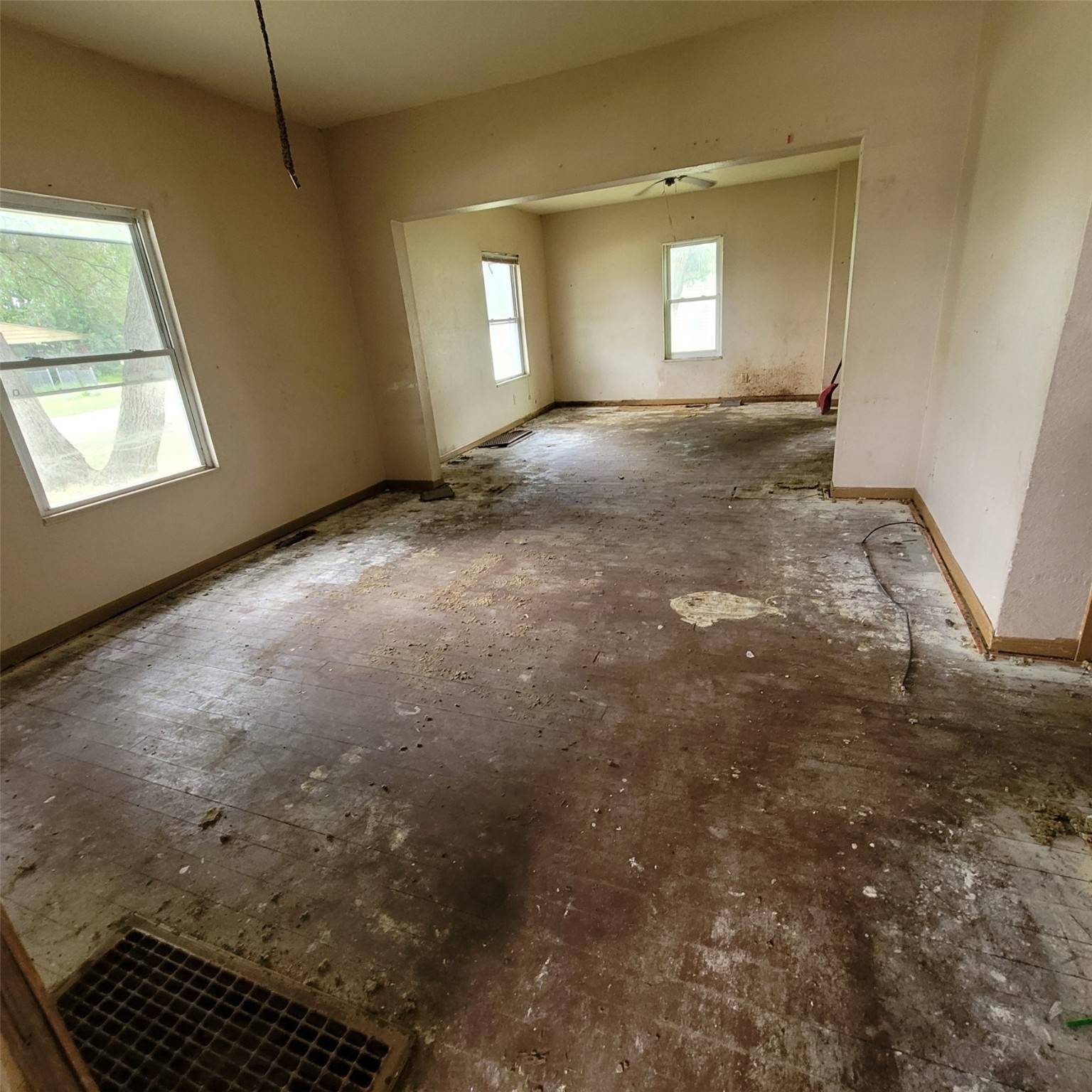 Des Moines, IA 50317,703 SE 25th Court