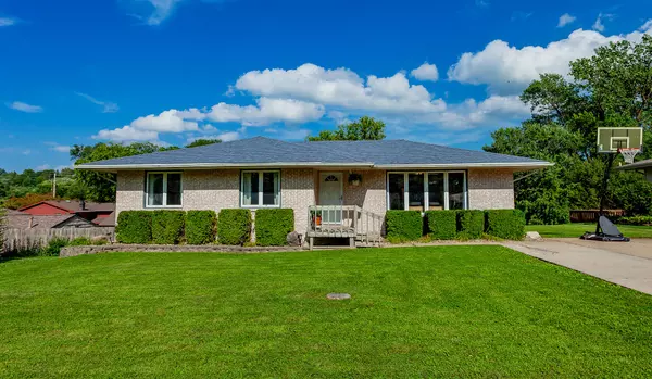 504 Lakeview Drive, Van Meter, IA 50261