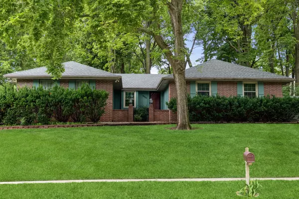 9906 Lincoln Avenue, Clive, IA 50325