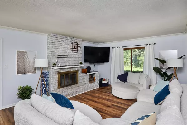 Des Moines, IA 50310,2702 Aurora Avenue